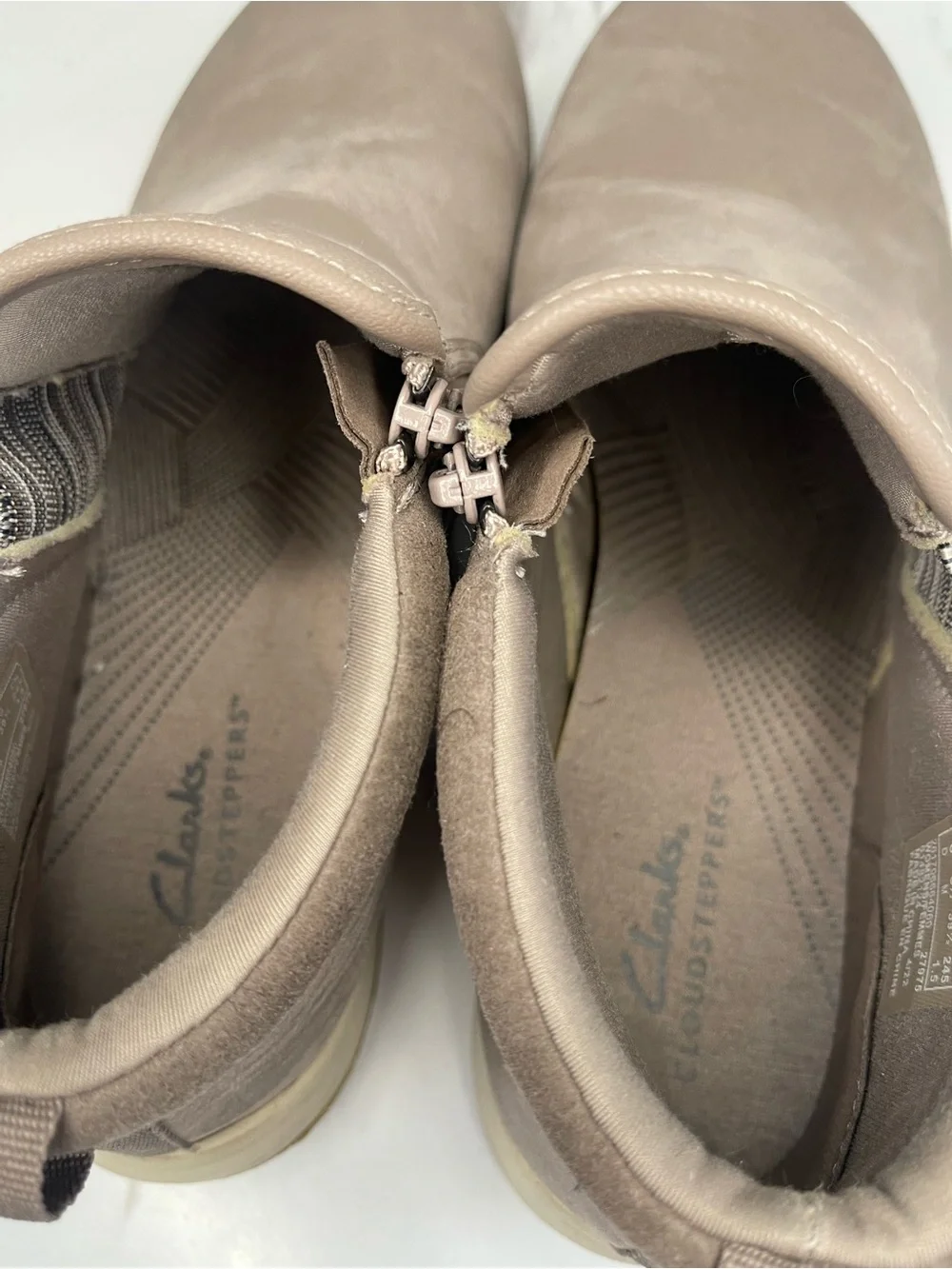 Clarks Cloudsteppers Casual Booties-Breeze Clover-Taupe- Size 8.5M